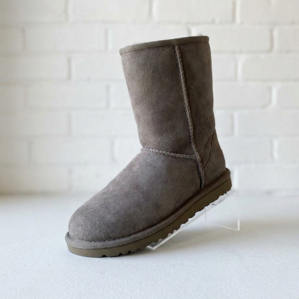 NEW UGG women's classic short boots in gray